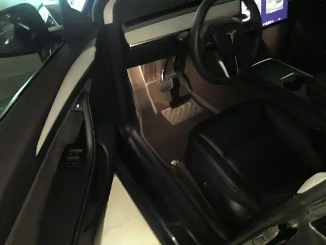 Tesla Model Y — Фото автомобиля 15