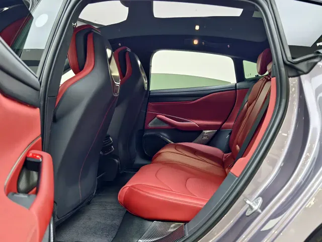 Xiaomi SU7 — Фото автомобиля 10