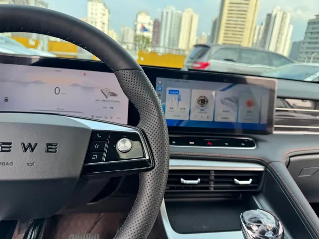 Roewe RX5 — Фото автомобиля 14