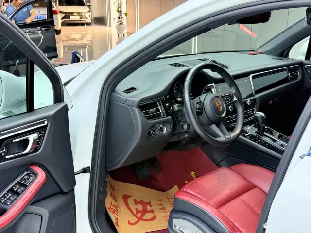 Porsche Macan — Фото автомобиля 4