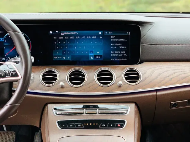 Mercedes-Benz E-Class — Фото автомобиля 22