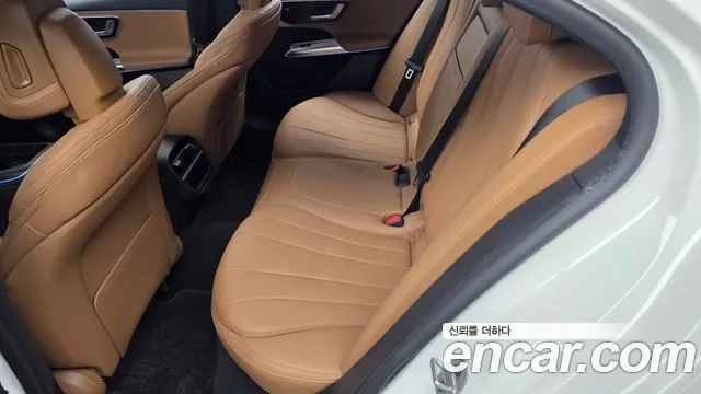 Mercedes-Benz E-Class — Фото автомобиля 26