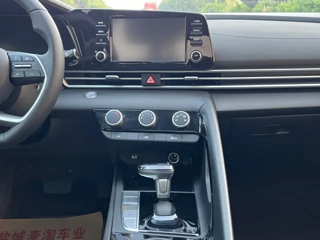 Hyundai Elantra — Фото автомобиля 14