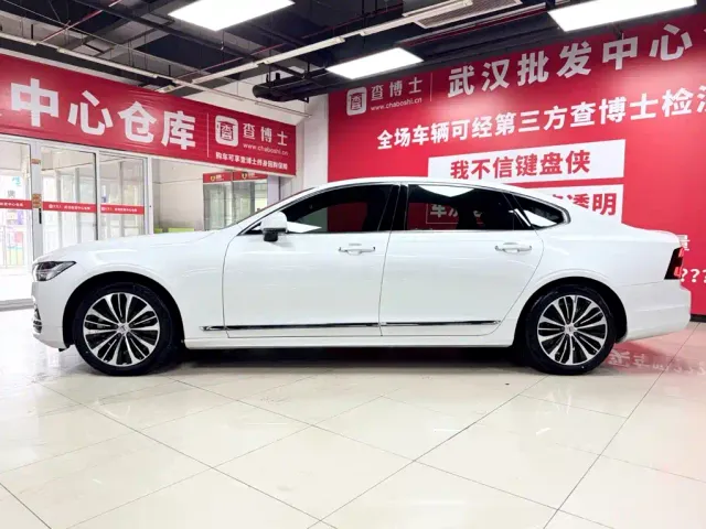 Volvo S90 — Фото автомобиля 4
