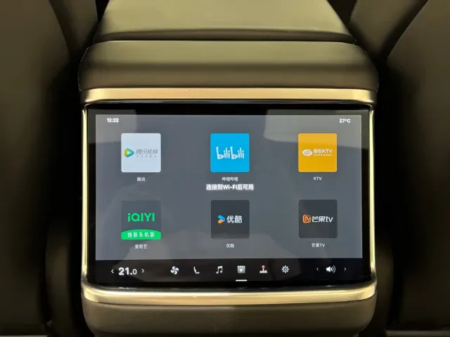 Tesla Model X — Фото автомобиля 17