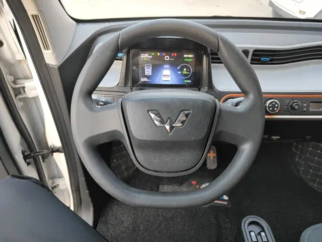 Wuling Hongguang Mini EV — Фото автомобиля 10