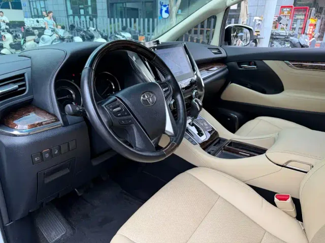 Toyota Alphard — Фото автомобиля 7