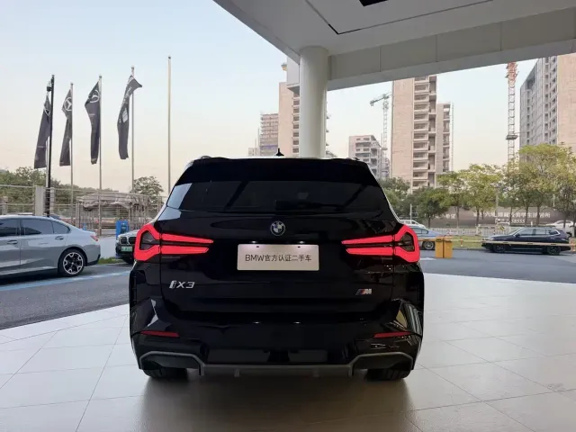 BMW iX3 — Фото автомобиля 6