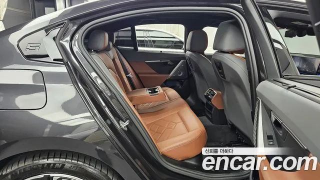 BMW i5 — Фото автомобиля 12