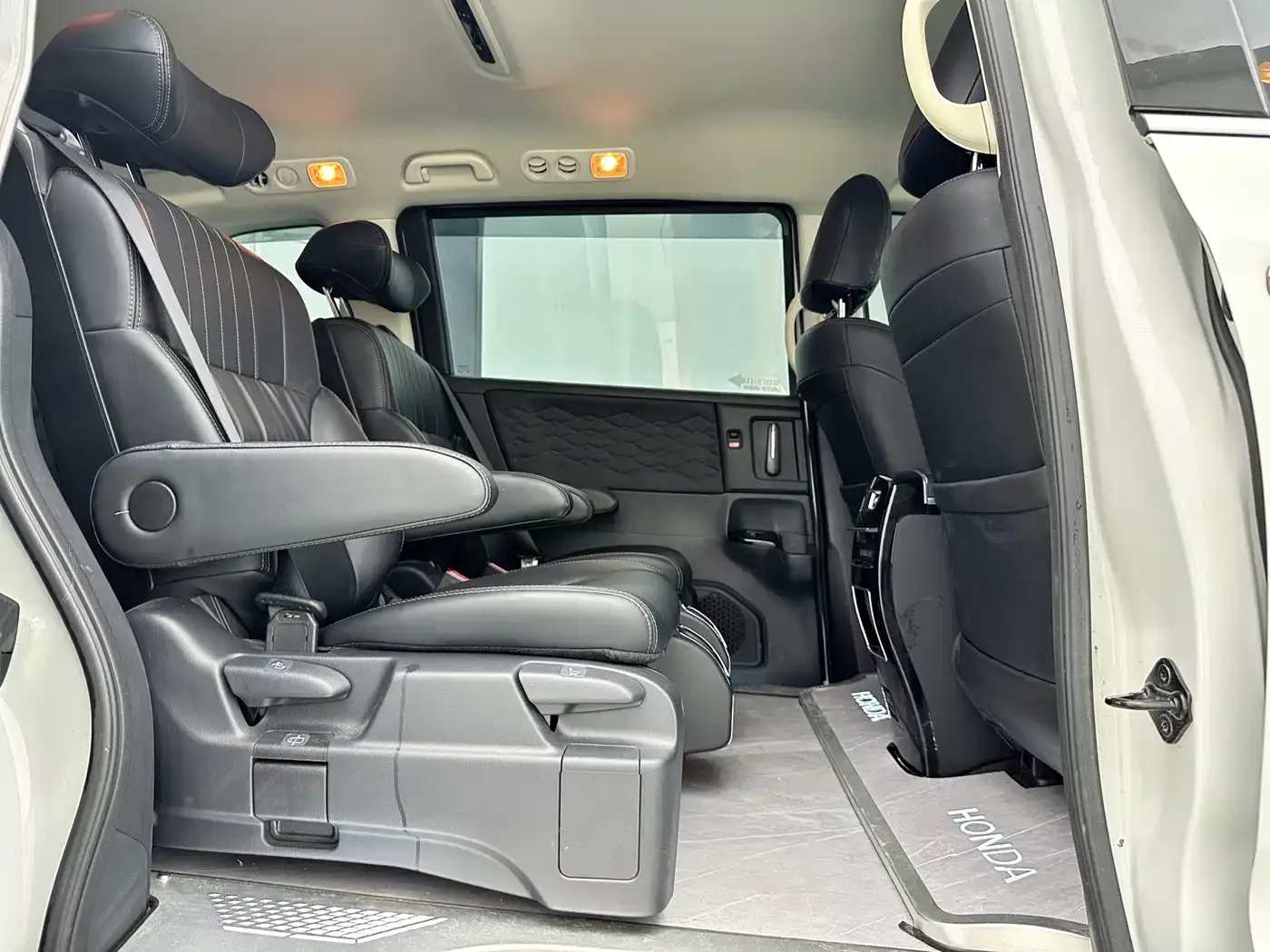 Honda Odyssey 2024 2.0L e:HEV Sharp·Comfort Edition — Фото автомобиля 12