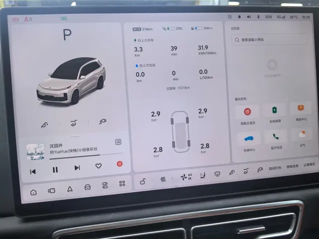 Li Auto L8 — Фото автомобиля 11