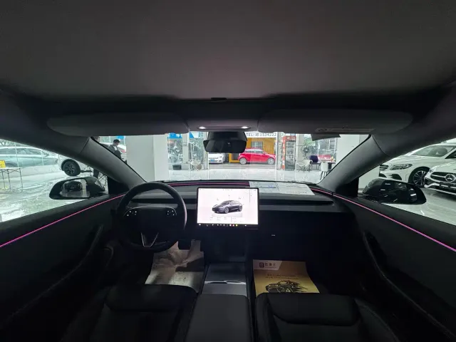 Tesla Model 3 — Фото автомобиля 14