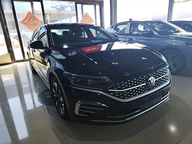 Volkswagen Passat — Фото автомобиля 3
