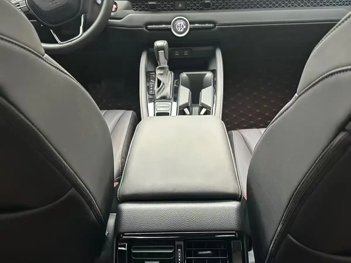 Honda Accord 2025 260TURBO Luxury Edition — Фото автомобиля 14