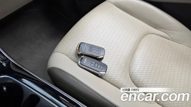Kia Carnival Generation 4 — Фото автомобиля 30