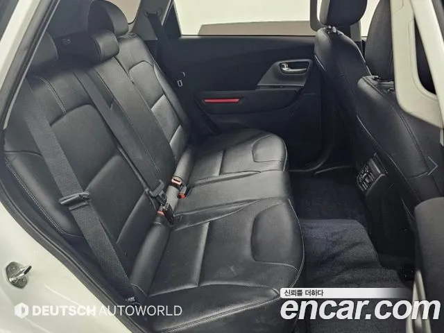 Kia Niro — Фото автомобиля 11