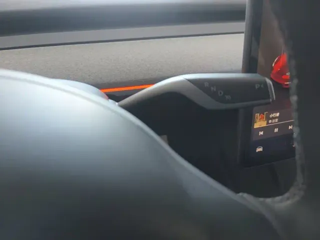 Tesla Model Y — Фото автомобиля 13