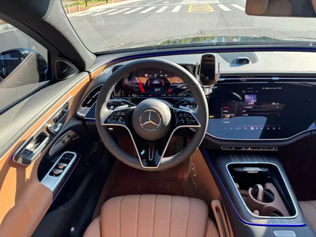 Mercedes-Benz E-Class — Фото автомобиля 11