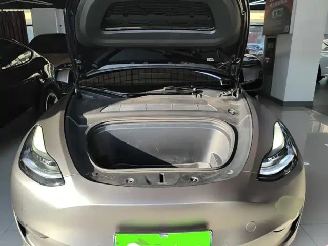 Tesla Model Y — Фото автомобиля 19