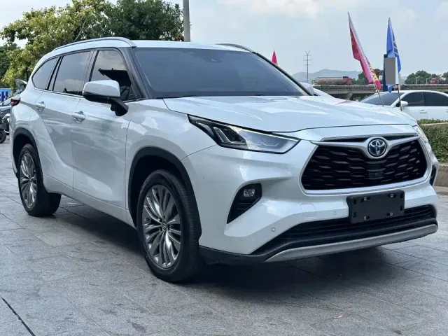 Toyota Highlander — Фото автомобиля 3
