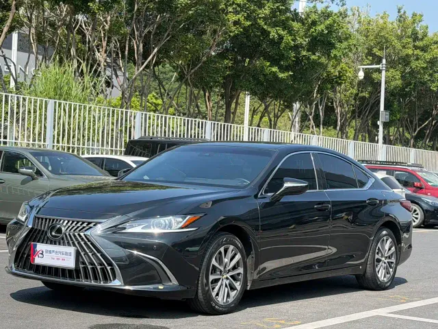 Lexus ES — Фото автомобиля 2