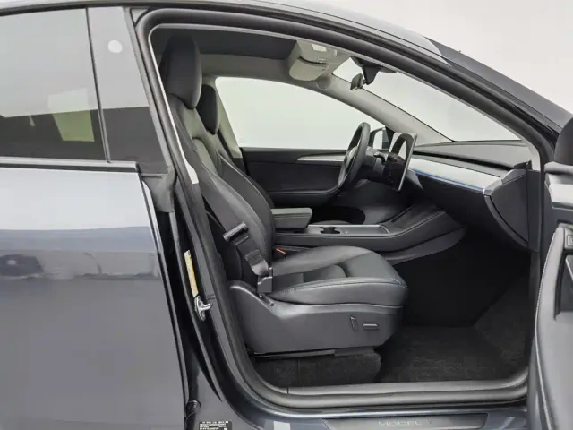 Tesla Model Y — Фото автомобиля 23