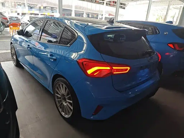 Ford Focus — Фото автомобиля 4