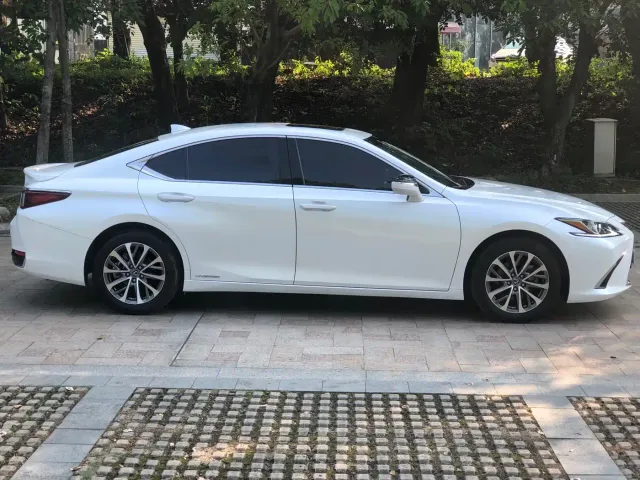 Lexus ES — Фото автомобиля 5