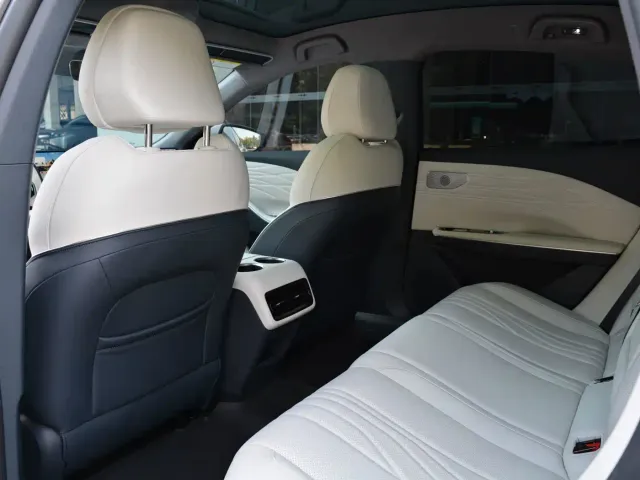 Geely Galaxy E8 — Фото автомобиля 10