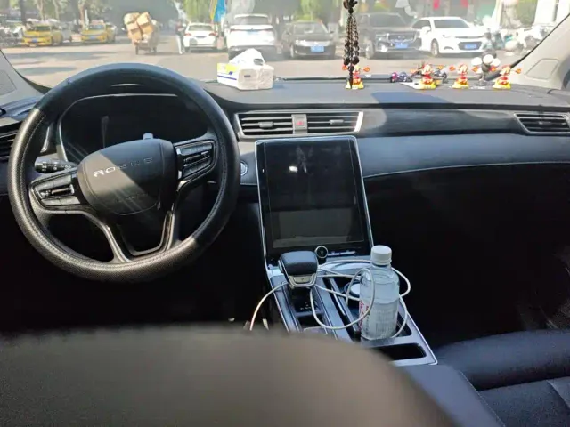 Roewe RX5 — Фото автомобиля 12