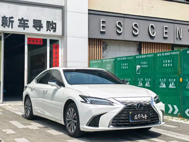 Lexus ES — Фото автомобиля 3