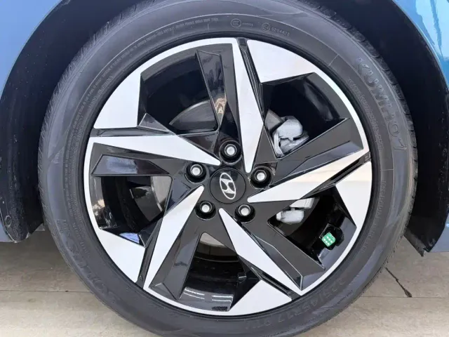 Hyundai Elantra — Фото автомобиля 23