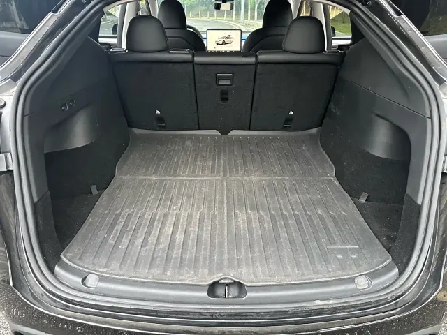 Tesla Model Y — Фото автомобиля 6