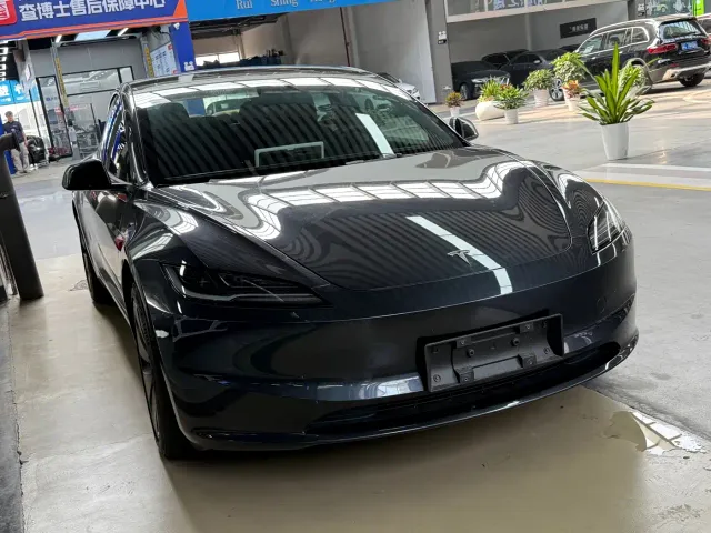 Tesla Model 3 — Фото автомобиля 2