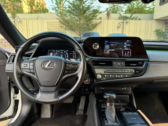 Lexus ES — Фото автомобиля 15
