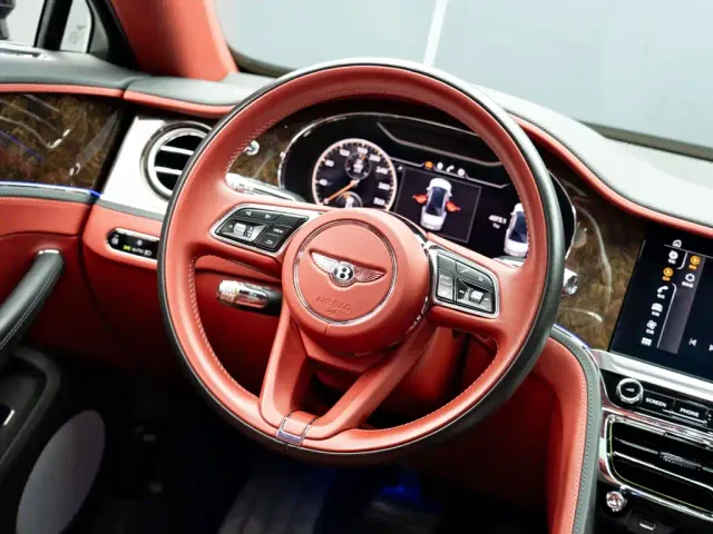 Bentley Flying Spur — Фото автомобиля 16