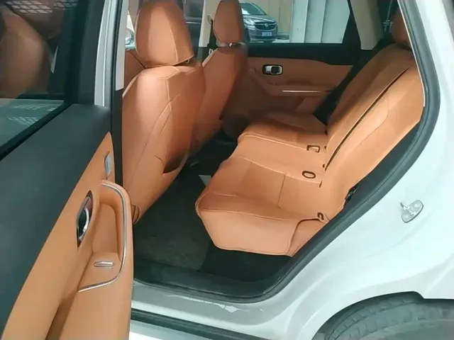 Leapmotor C10 — Фото автомобиля 16