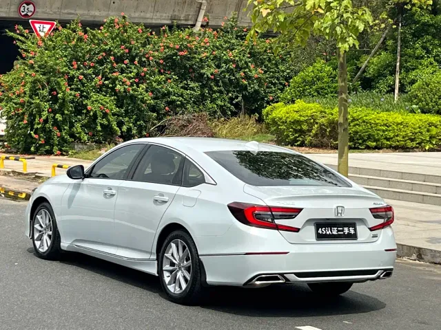 Honda Accord — Фото автомобиля 4