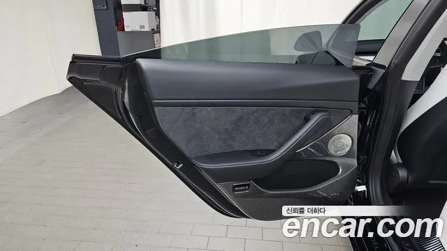 Tesla Model 3 — Фото автомобиля 14