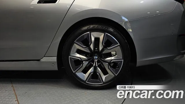 BMW 7 Series G70 — Фото автомобиля 6
