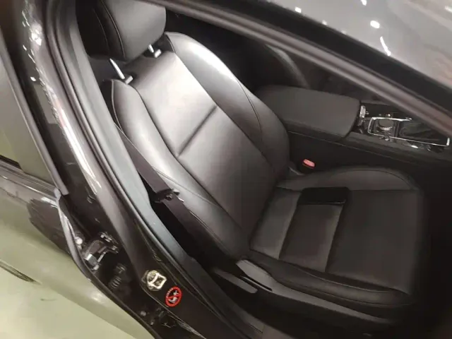 Mazda Axela — Фото автомобиля 24