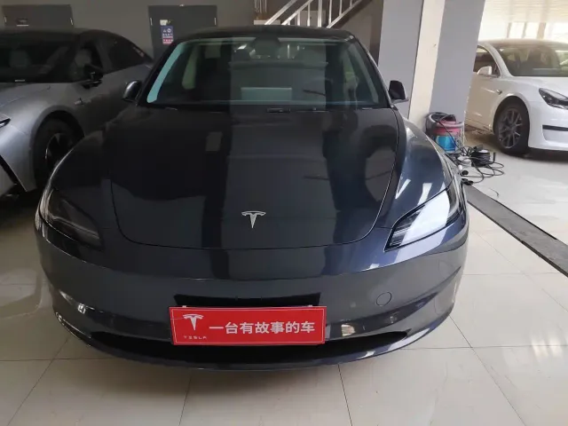 Tesla Model 3 — Фото автомобиля 2