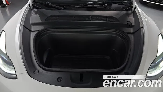 Tesla Model Y — Фото автомобиля 8