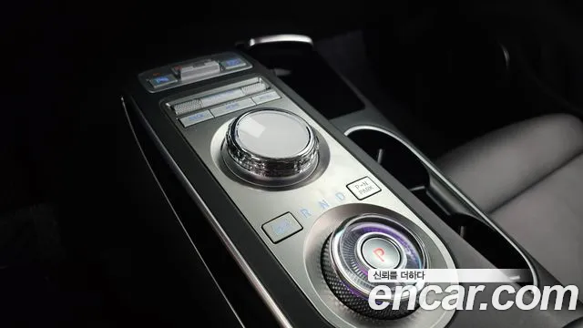 Genesis GV70 — Фото автомобиля 9