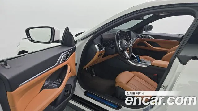 BMW i4 — Фото автомобиля 10