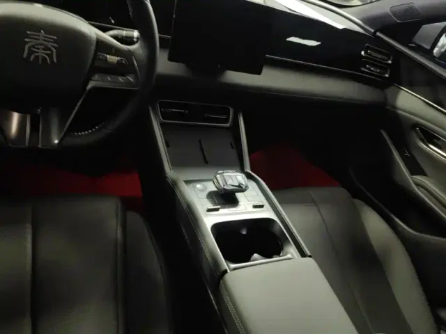 BYD Qin L — Фото автомобиля 16