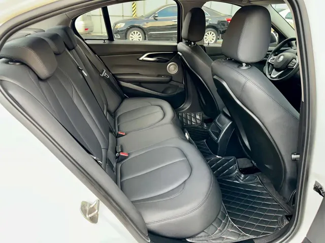 BMW 1 Series — Фото автомобиля 11