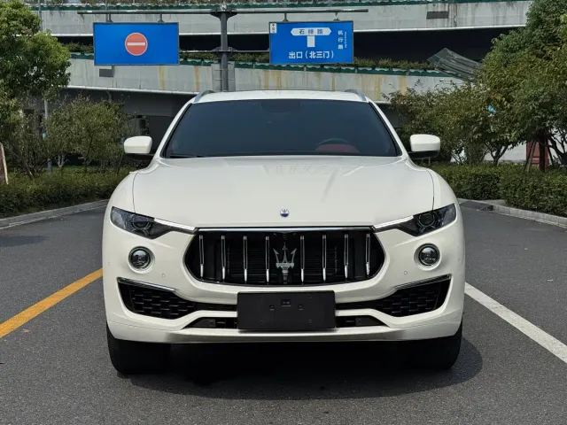 Maserati Levante — Фото автомобиля 2
