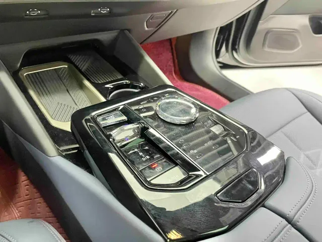 BMW i5 — Фото автомобиля 17