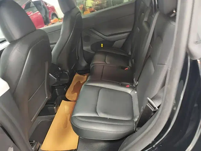 Tesla Model Y — Фото автомобиля 16